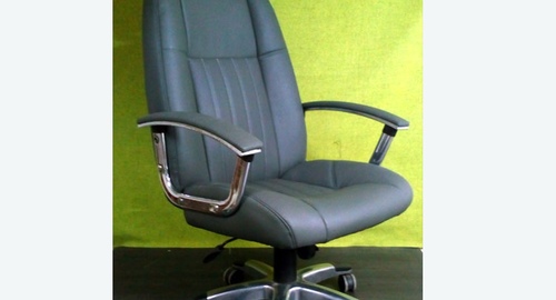 Перетяжка офисного кресла кожей. Гагарин